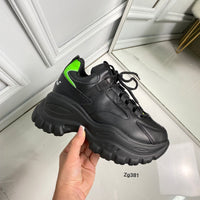 Tenis negro detalle verde suela 6cm   102  C-2