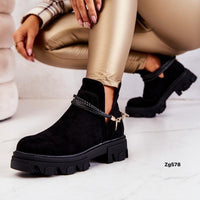 Botin negro accesorio cadena dorada suela 4cm  NS255  C-77