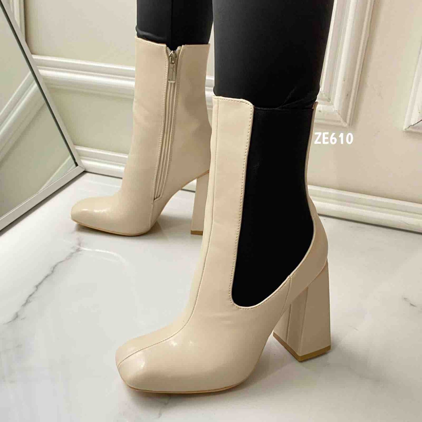 Botin beige negro lateral tacon 10Cm JD2101