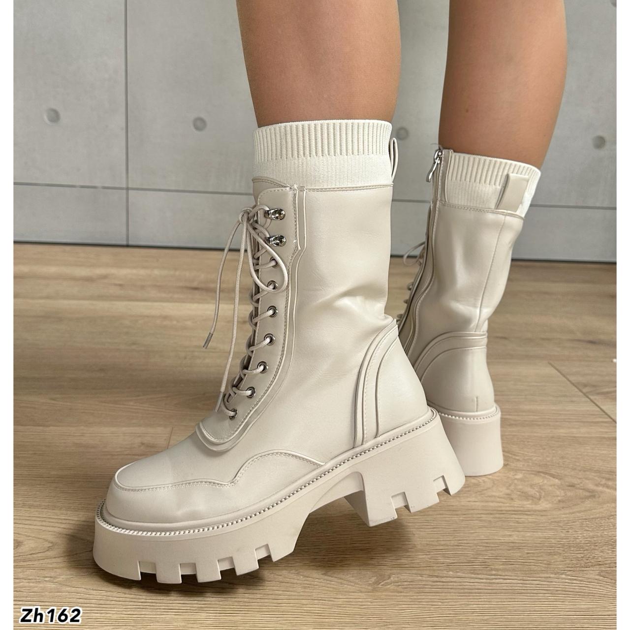 Bota beige detalle resorte suela 5cm  255-089