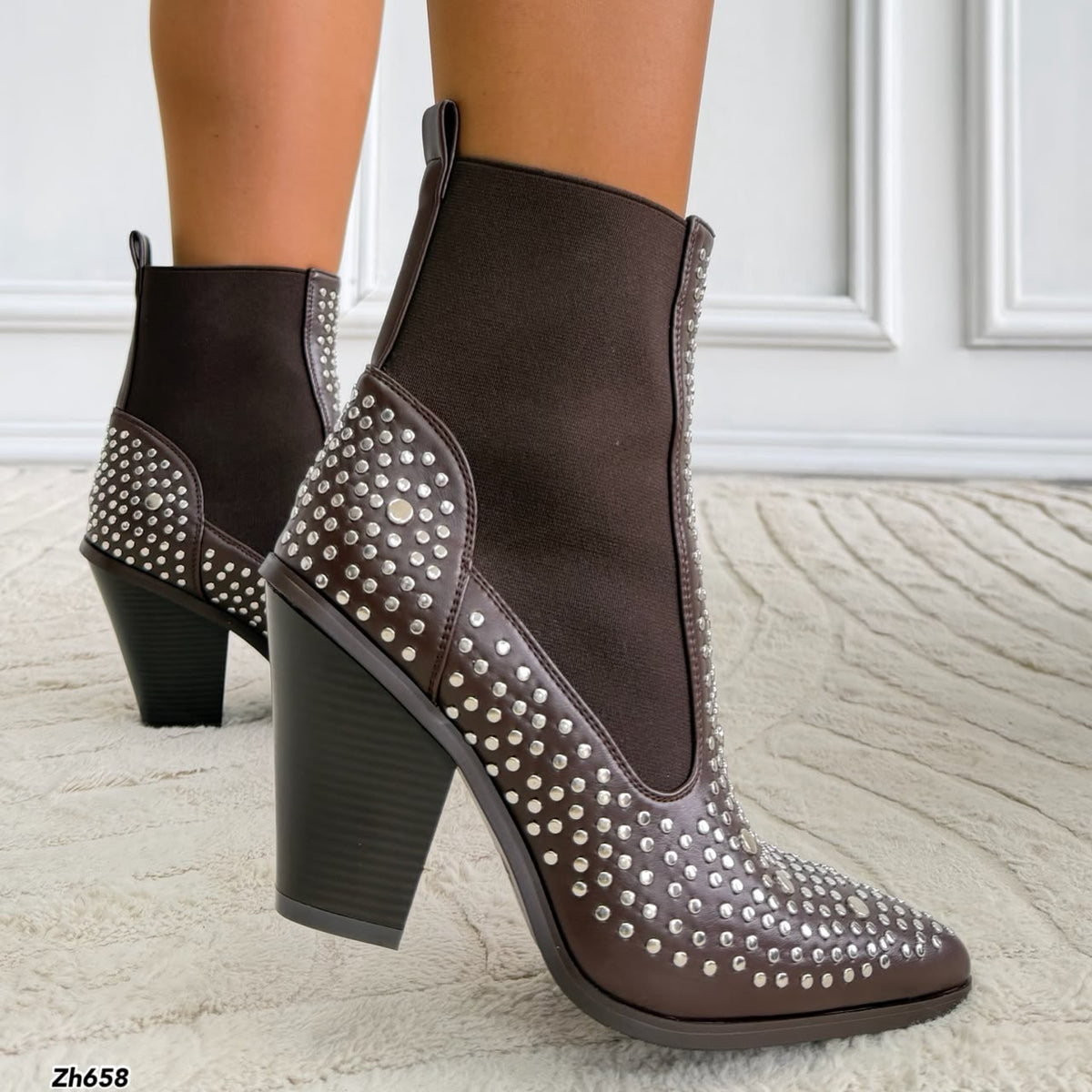 Botin texano café detalle resorte apliques plateado tacon 10cm  HX3379-B0238