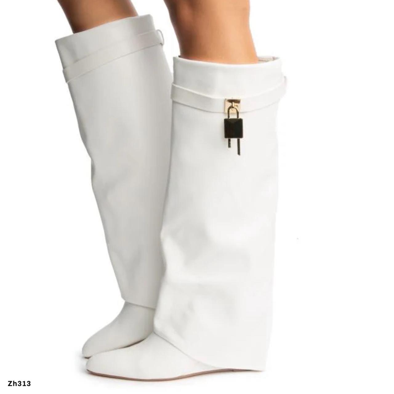 Bota caña alta blanco doblez detalle dorado tacon corrido 11cm  52166  C-96