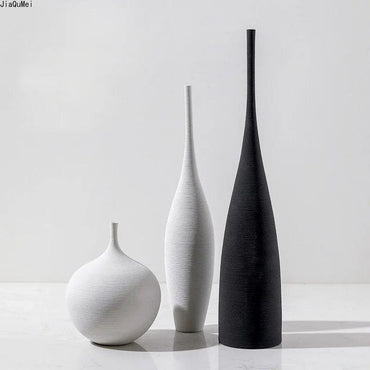 Jarron florero de ceramica negro forma conico alto  9cm* 9cm* 46cm