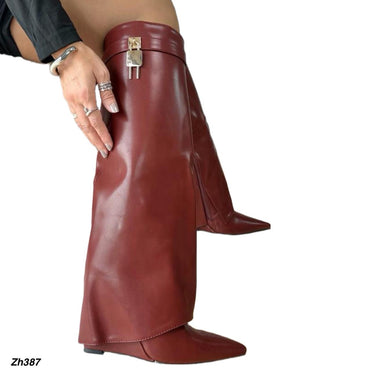Bota caña alta vino tinto doblez detalle dorado tacon corrido 10cm   52166  C-132