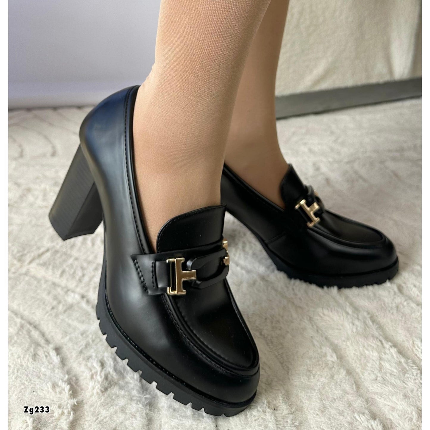 Zapato negro aplique dorado tacon 9cm   SA6202   C-3