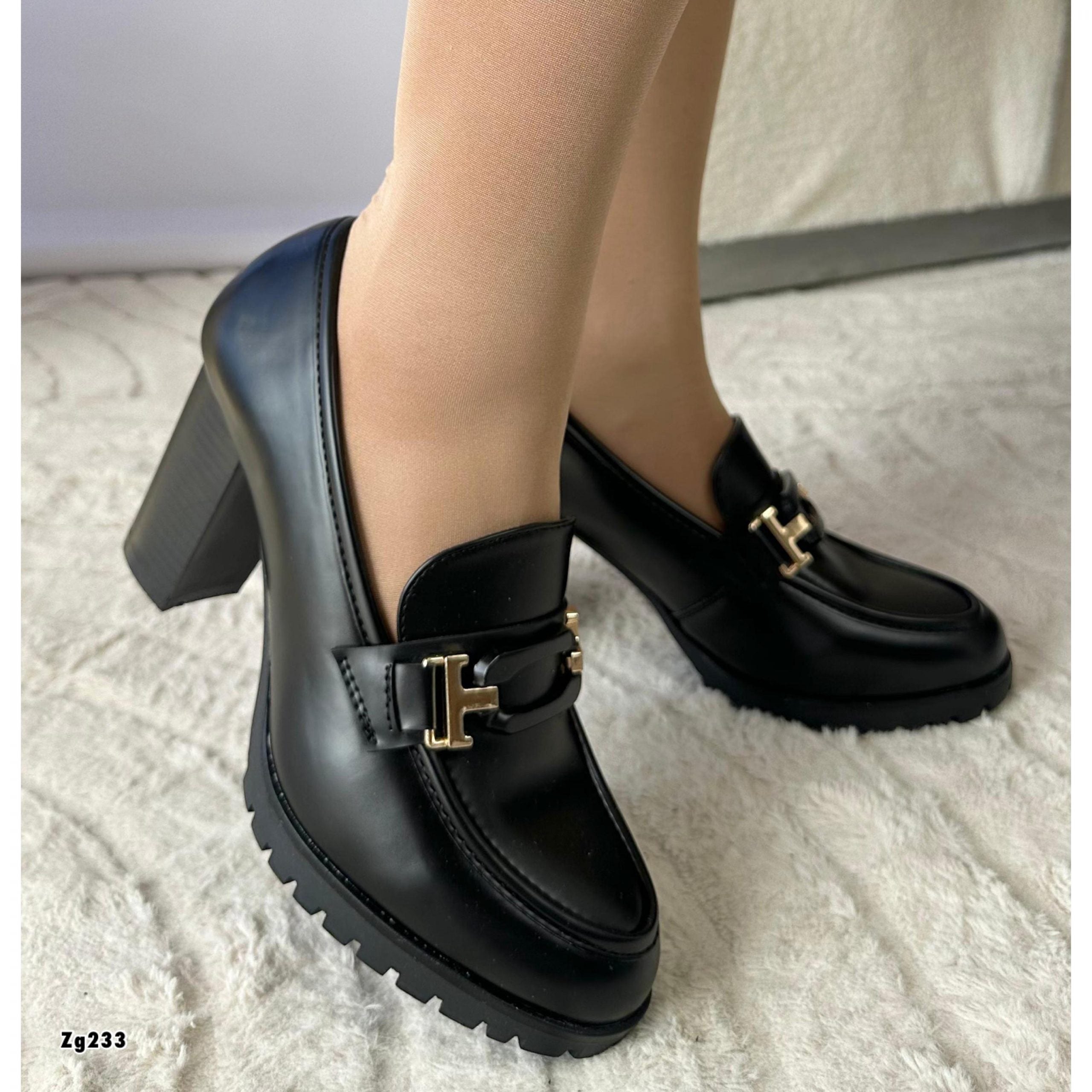 Zapato negro aplique dorado tacon 9cm   SA6202   C-3