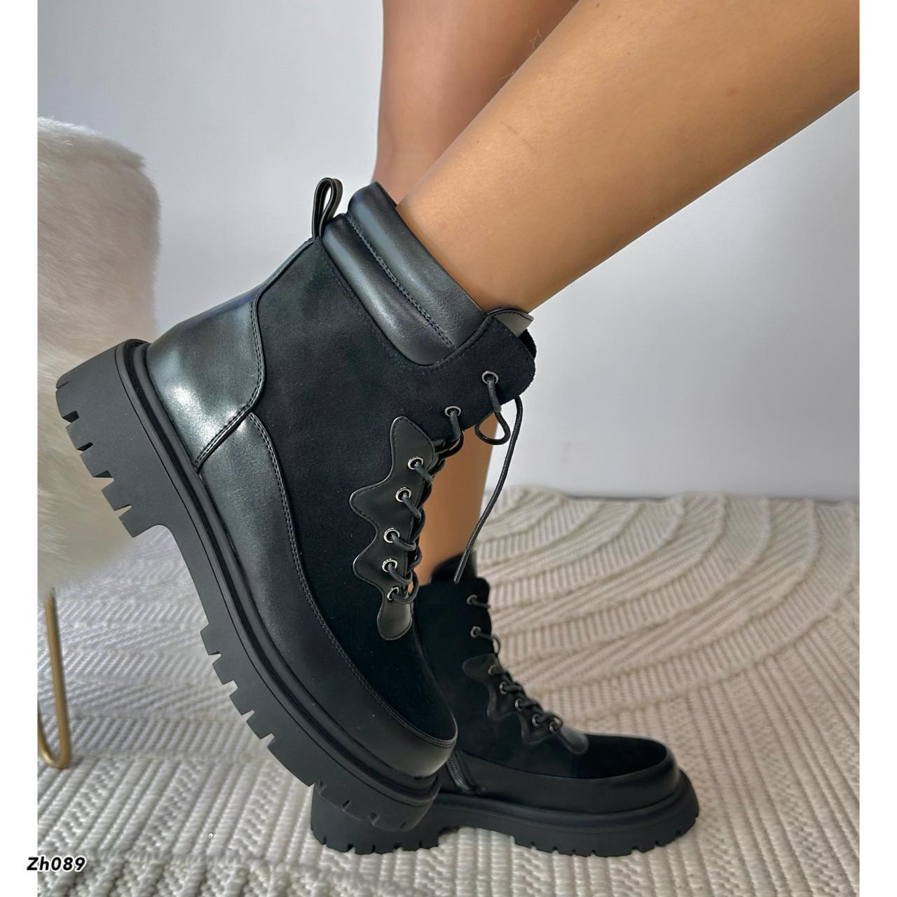 Botin negro cierre lateral suela 3cm  255-041