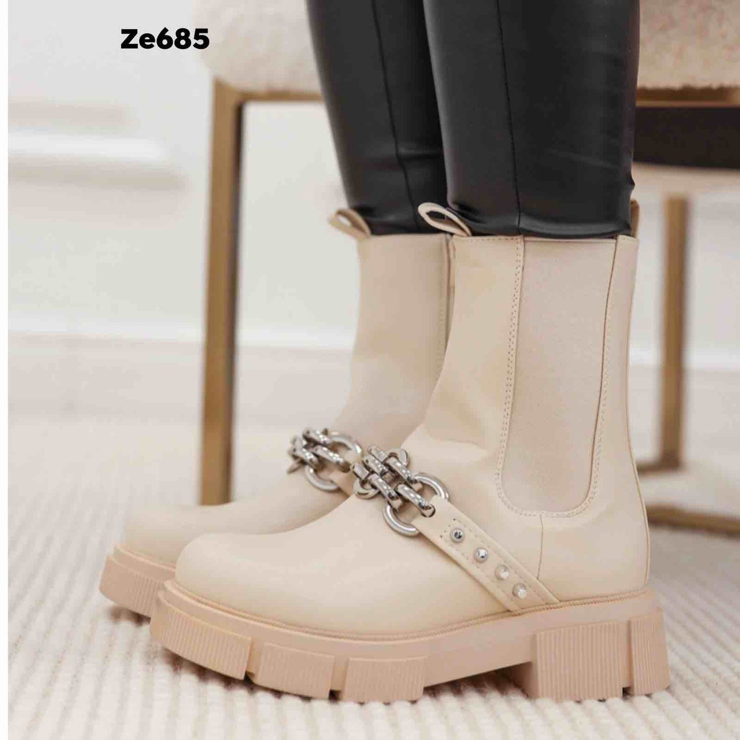 Bota beige aplique cadena suela 3cm  VS-U8FW031