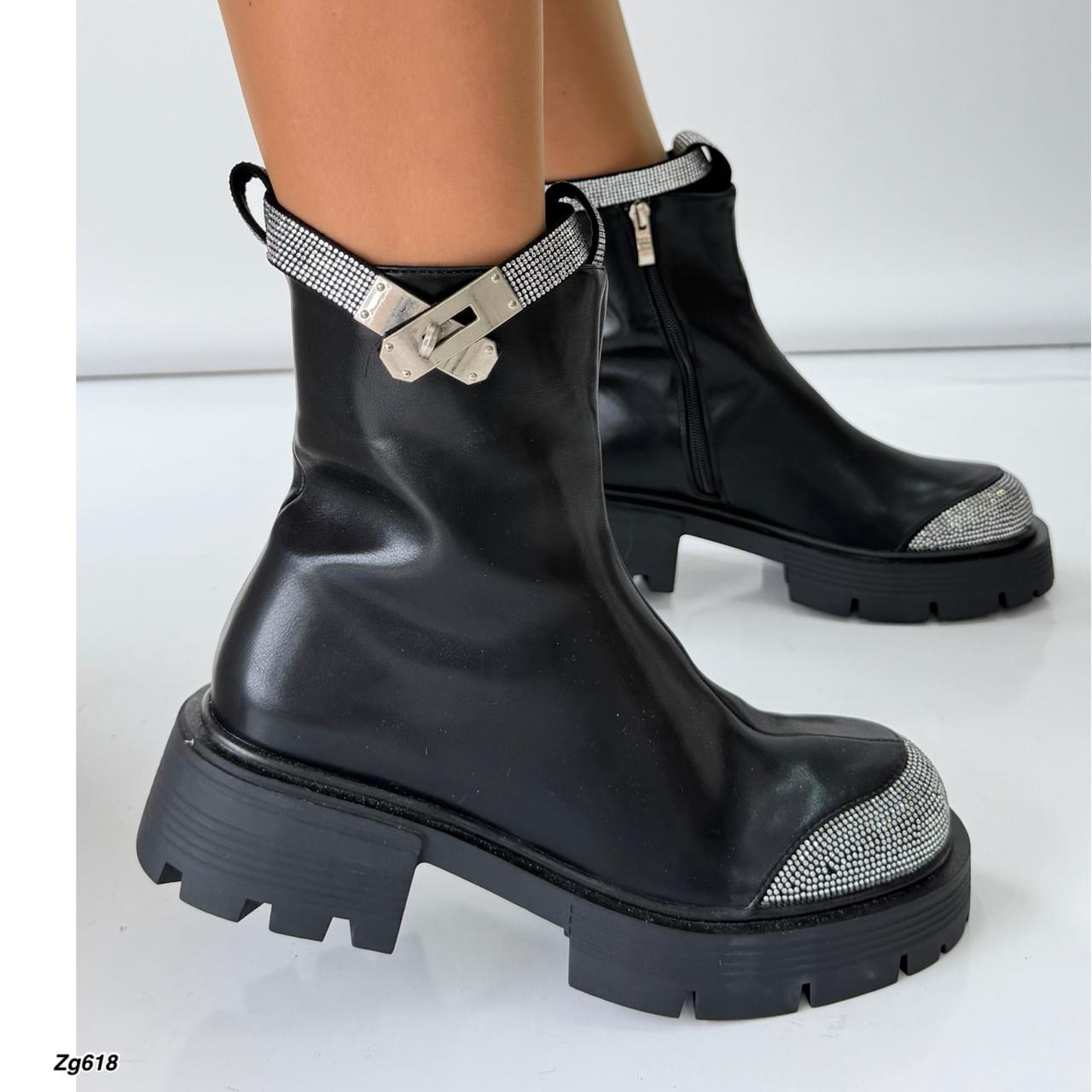 Botin negro apliques plateado suela 4cm  52056  C-63