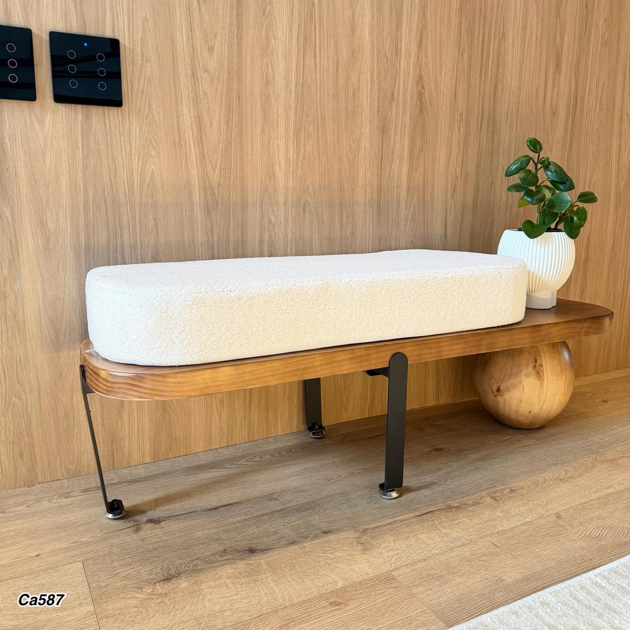 Banca color madera cojin blanco  120cm* 35cm* 45cm