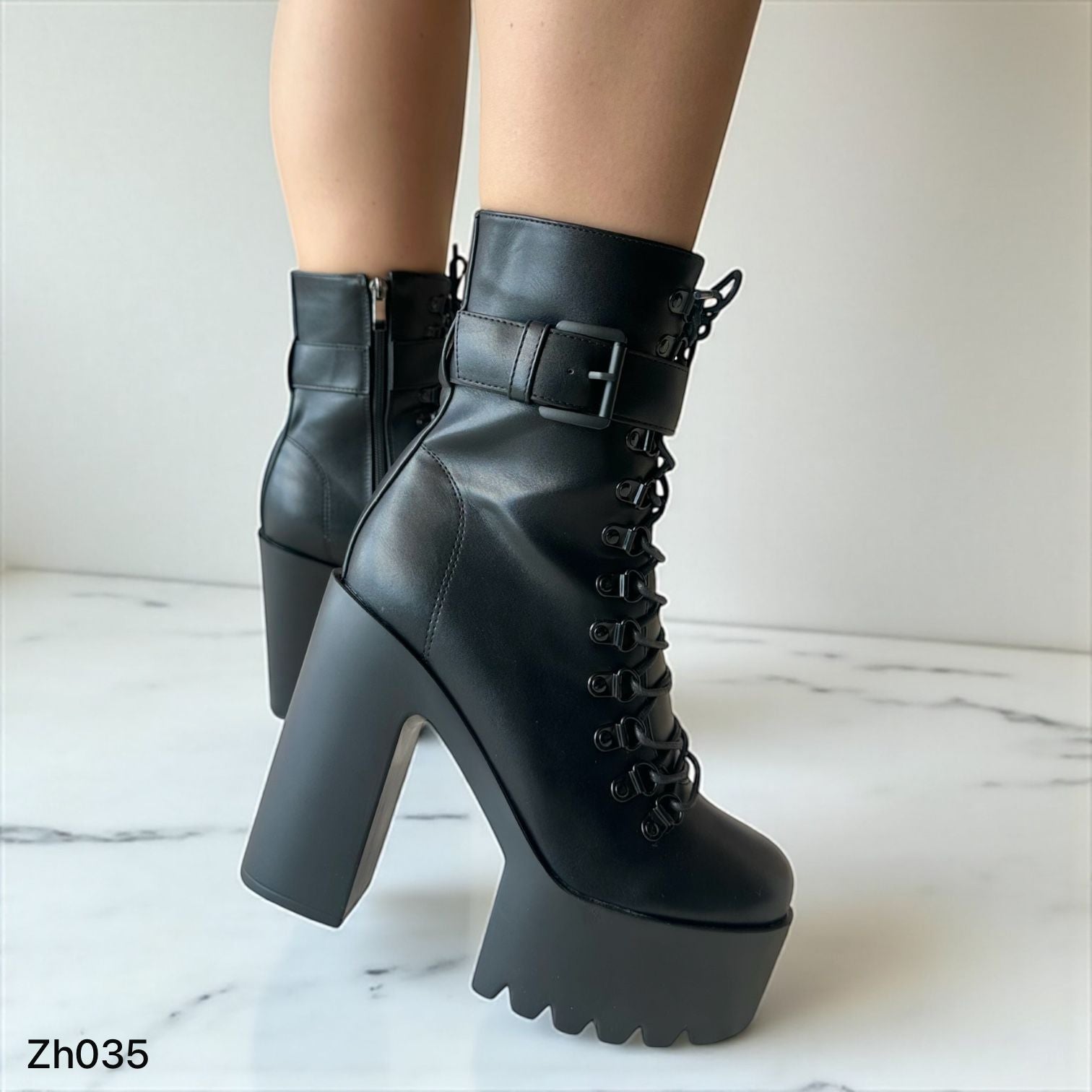 Botin negro plataforma 5cm tacon 13cm  255-143