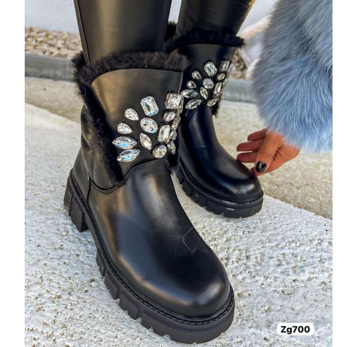 Botin negro apliques brillantes detalle peluche suela 4cm  NC13013   C-77