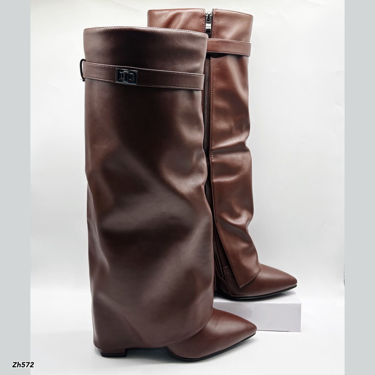 Bota caña alta café doblez detalle plomo tacon 10cm  HX3079-B0200