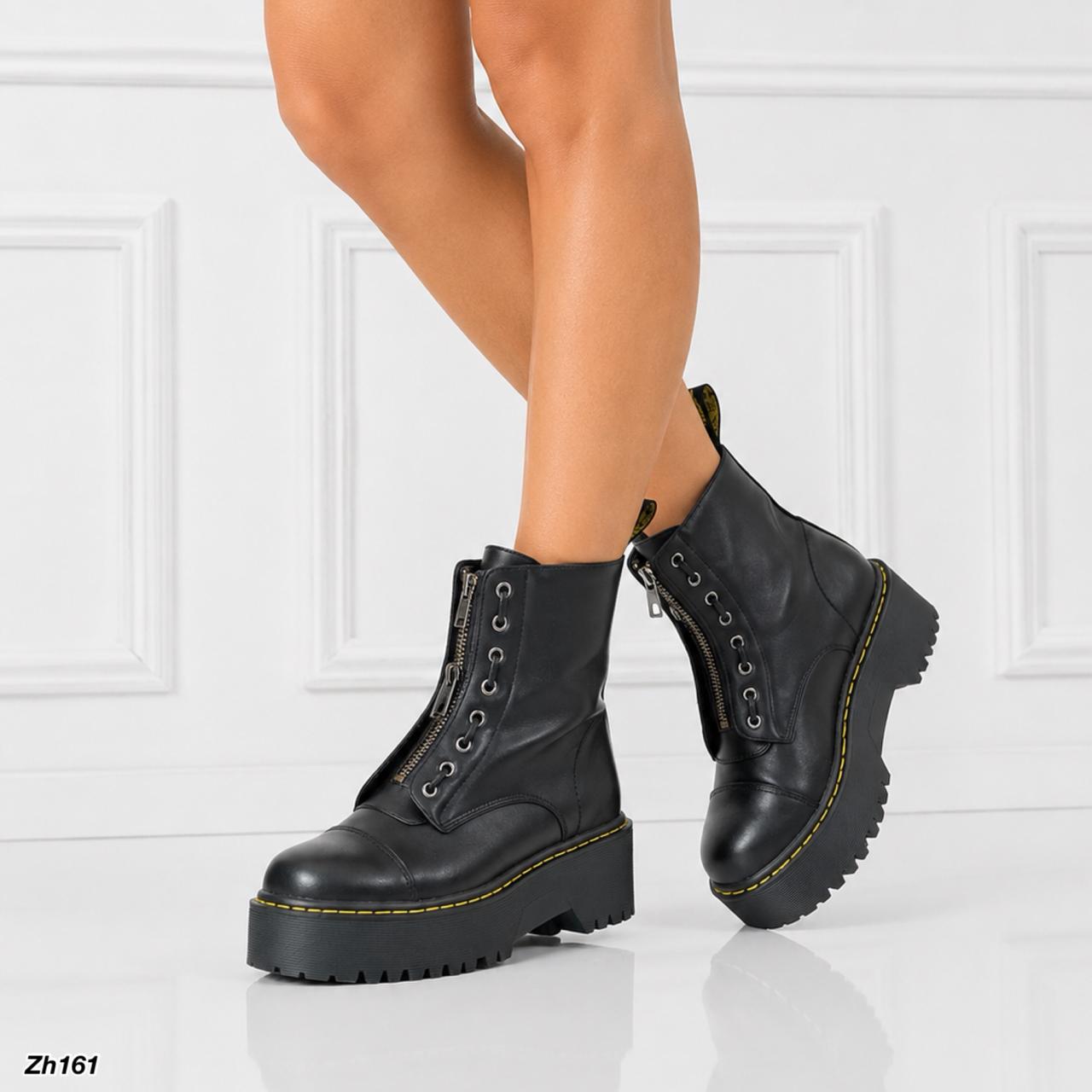 Botin negro cierre frontal suela 4cm  255-052