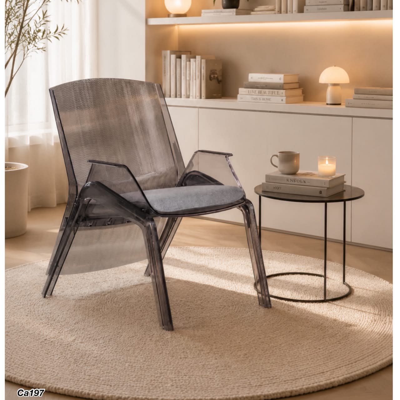 Silla gris transparente con cojín en textil plástico policarbonado  67cm* 83.5cm* 91.5cm