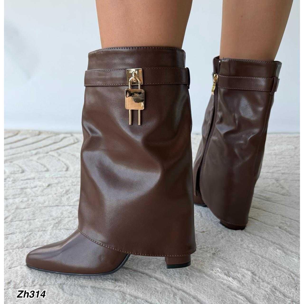 Botin café doblez detalle dorado tacon 9cm  52216   C-109