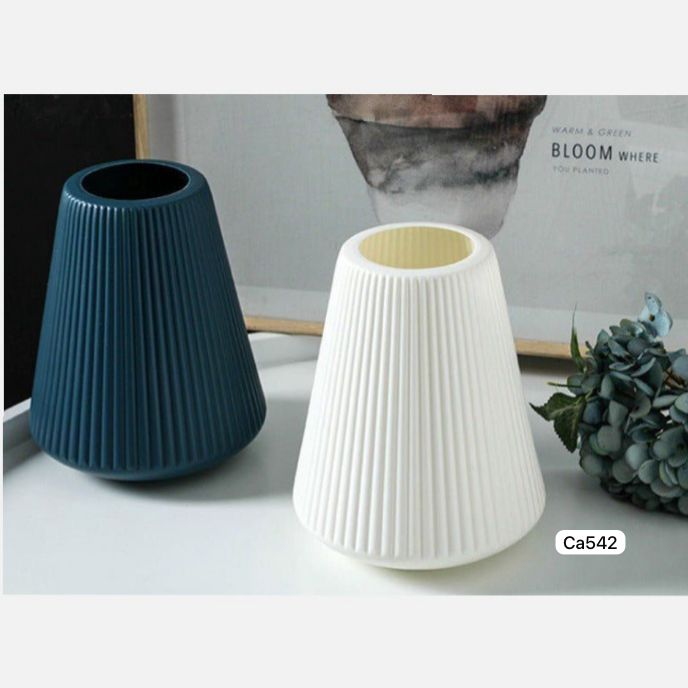 Florero blanco nordico mediano PP  7.9cm* 7.9cm* 20cm