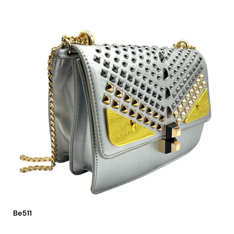 Bolso plateado apliques plateado ojos y cadena dorado  22cm* 9cm* 17cm  C- 23196-1