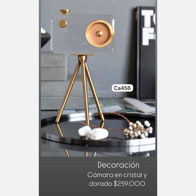 Articulo decorativo camara cristal detalles dorado  13cm* 4,5cm* 10cm*   base 17cm