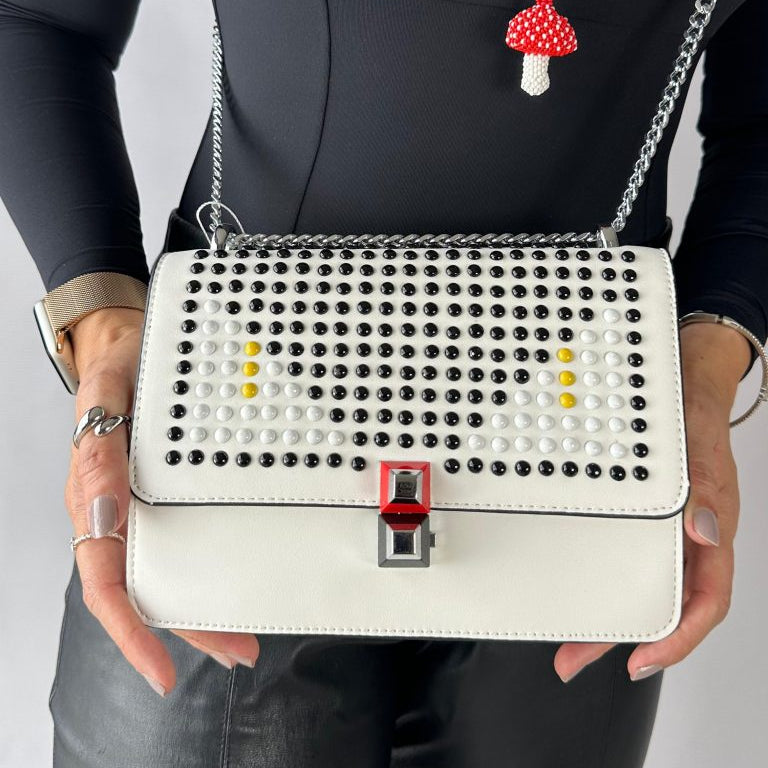 Bolso blanco apliques negro ojos blanco cadena plateado  22cm* 9cm* 17cm   C-23196