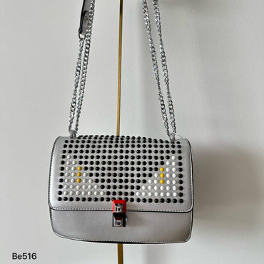 Bolso plateado apliques negro ojos blanco cadena plateado  22cm* 9cm* 17cm   C-23196