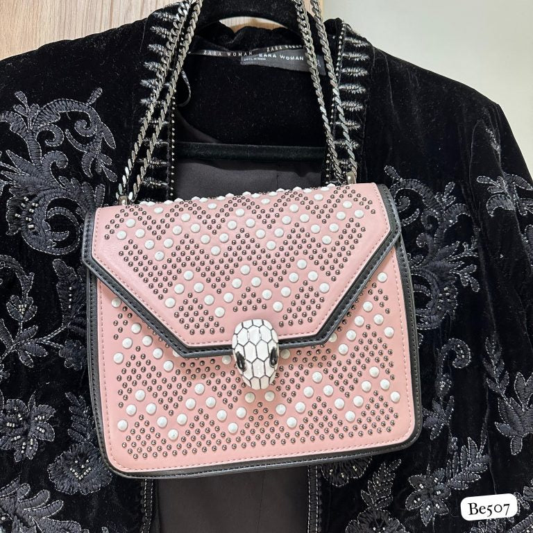 Bolso rosado apliques y cadena plomo  20cm* 7cm* 16cm   C- 23195