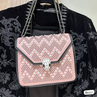 Bolso rosado apliques y cadena plomo  20cm* 7cm* 16cm   C- 23195