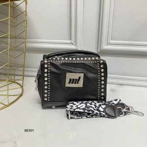 Bolso negro apliques plateados  20cm* 16cm  8698-2  C-B