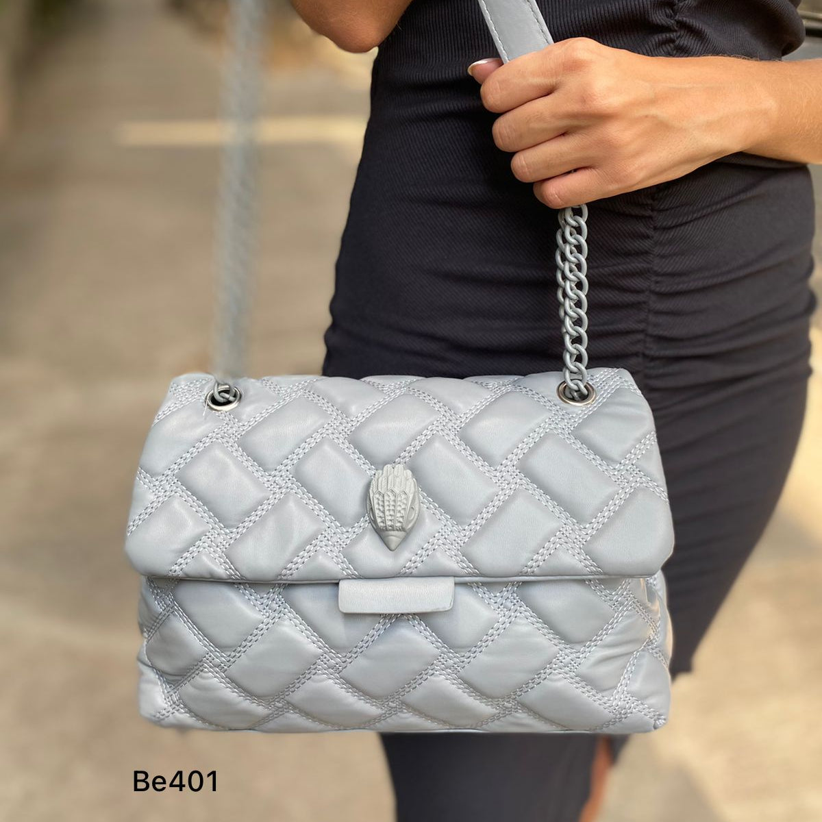 Bolso textura gris aplique cadena gris   26cm* 20cm* 8cm  2260#   C-B