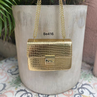 Bolso textura dorado detalles cadena dorada  22cm* 15cm* 6cm  4089  C-B
