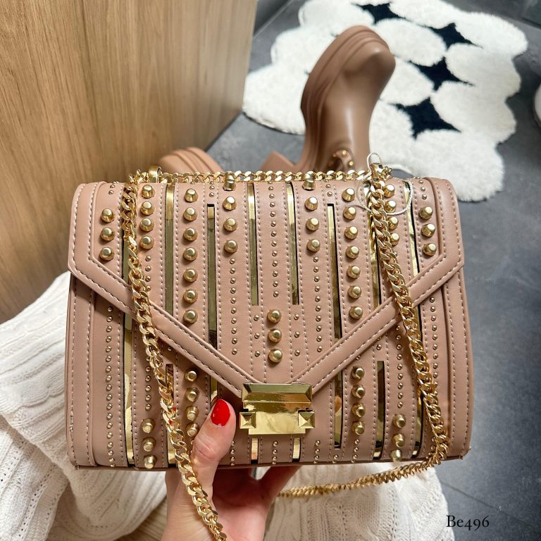 Bolso beige detalles apliques dorado  24cm* 9cm* 17cm   C- 23197