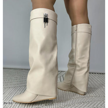 Bota caña alta beige doblez detalle plateado tacon corrido 8cm  SM570  C-69