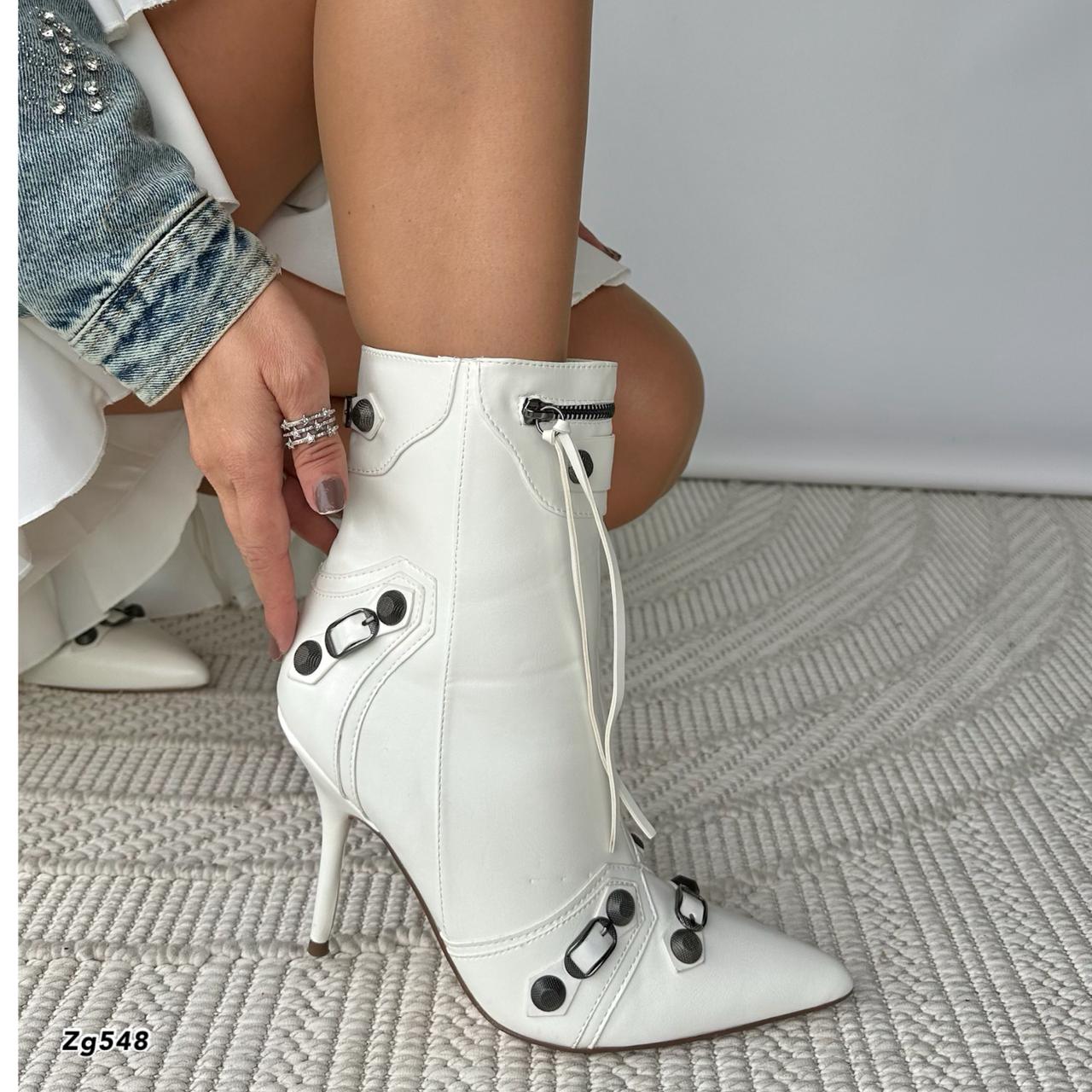 Botin blanco apliques tacon puntilla 11cm  L2831  C-92
