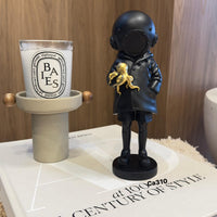 Articulo decorativo astronauta negro pulpo dorado resina  10cm* 7,5cm* 23cm