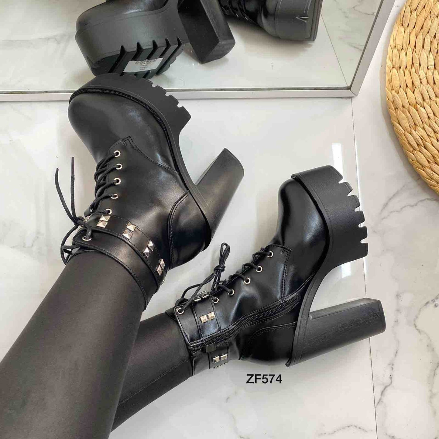 Botin negro apliques plateados tacon 12cm   169-24   C-3