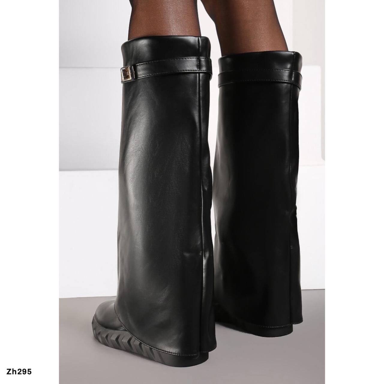 Bota caña alta negro doblez detalle dorado tacon corrido 9cm Y9B-ZX9192-01  C-93
