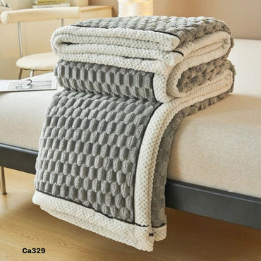 Cobija gris claro borde blanco 200cm* 230cm