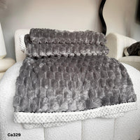 Cobija gris claro borde blanco 200cm* 230cm