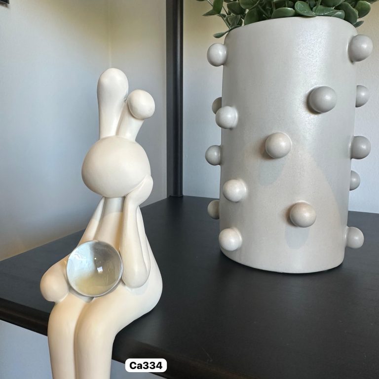 Articulo decorativo conejo blanco mano en la cara detalle bola cristal 5,5* 8,7* 22,4cm