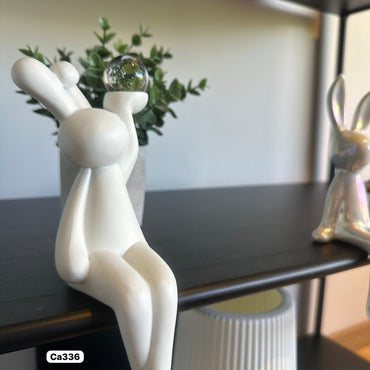 Articulo decorativo conejo blanco mano levantada detalle bola cristal  8* 9,5* 22cm