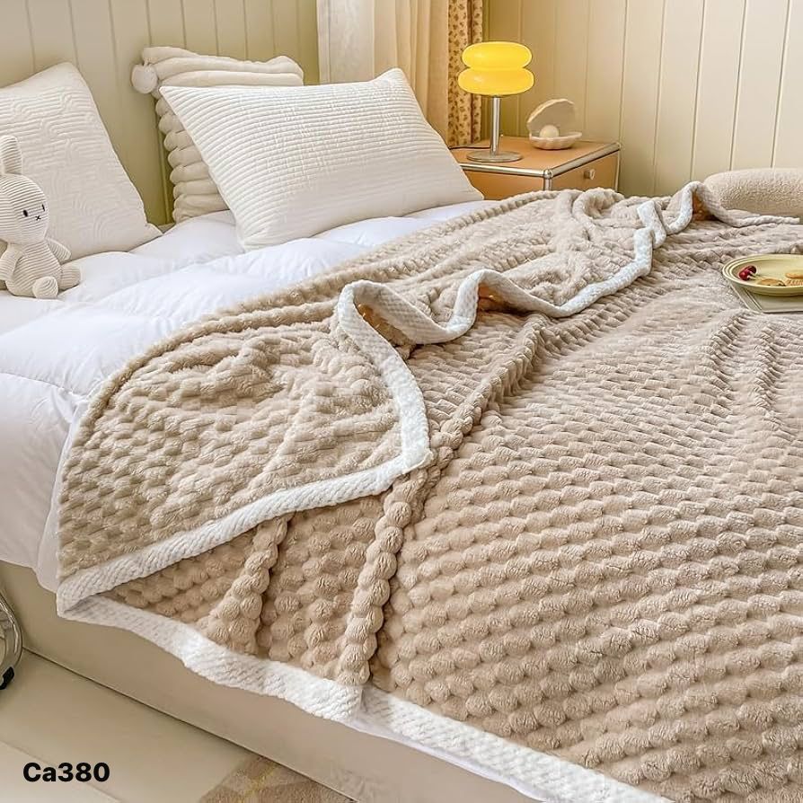 Cobija café borde blanco  200cm* 230cm
