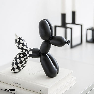 Articulo decorativo perro globo negro cuadros blanco  20cm* 9cm* 18cm