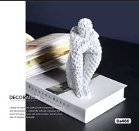 Articulo decorativo figura humano blanco resina  8cm* 11cm* 20cm