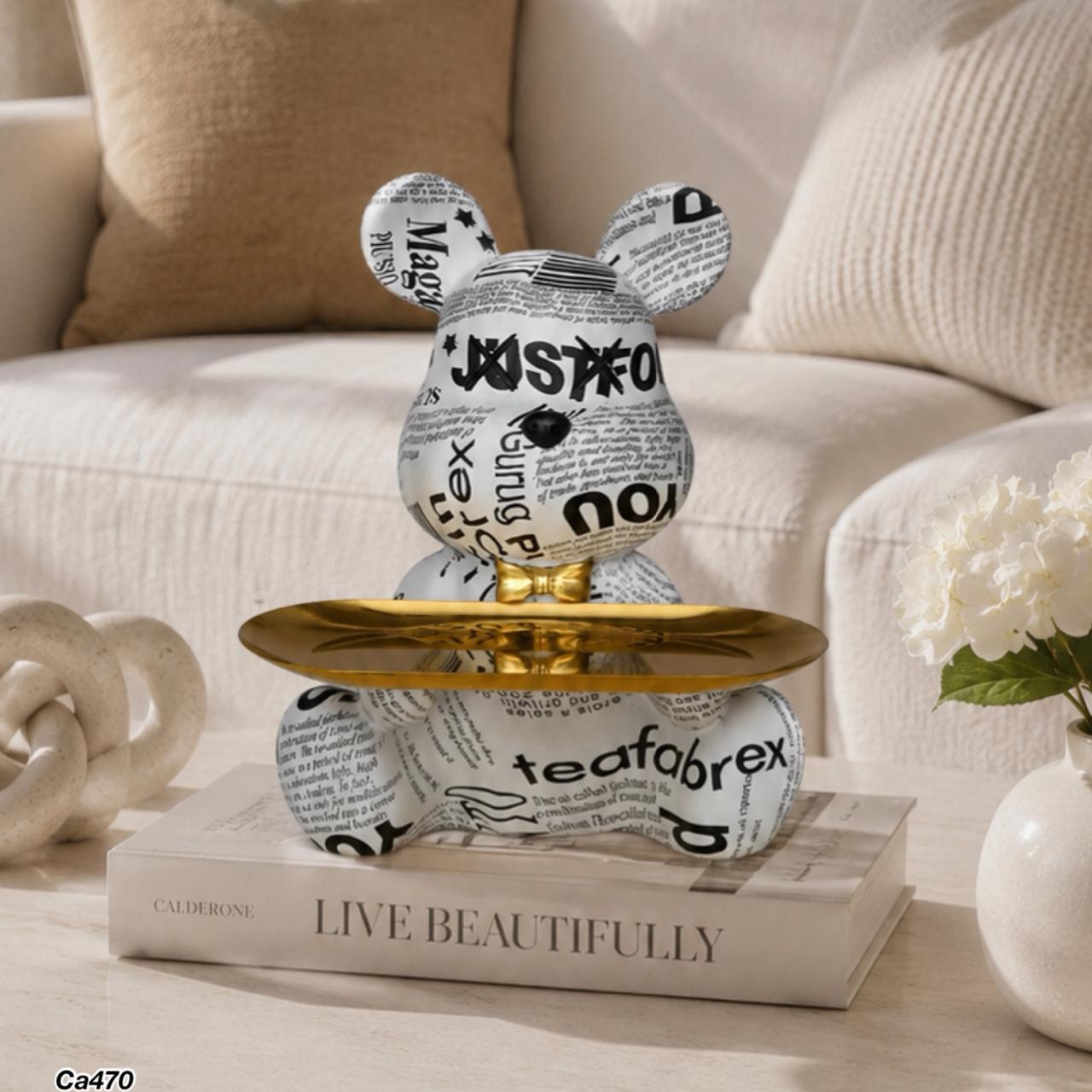 Articulo decorativo oso blanco detalles negro bandeja dorado  23cm* 19cm* 23cm