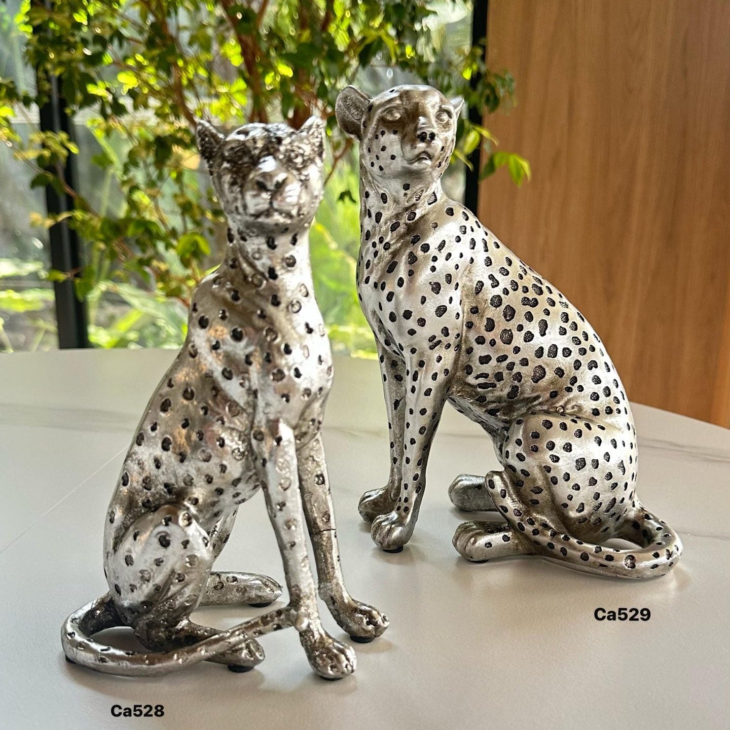 Articulo decorativo leopardo plateado mediano  12,5cm* 8,5cm* 21cm