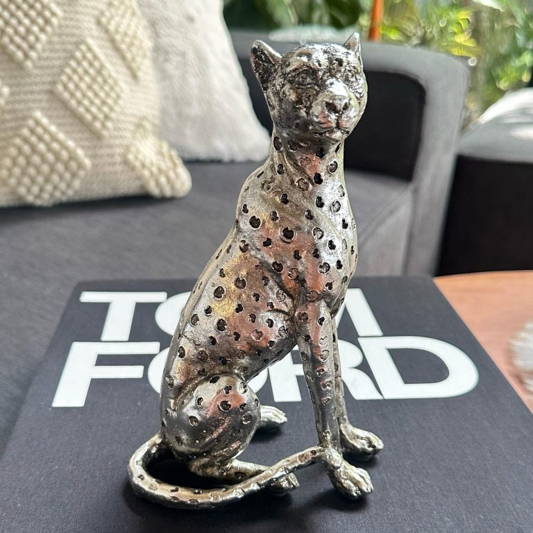 Articulo decorativo leopardo plateado mediano  12,5cm* 8,5cm* 21cm