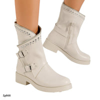 Botin beige apliques plomo detalle correa y cierre suela 3cm  MS1528  C-58