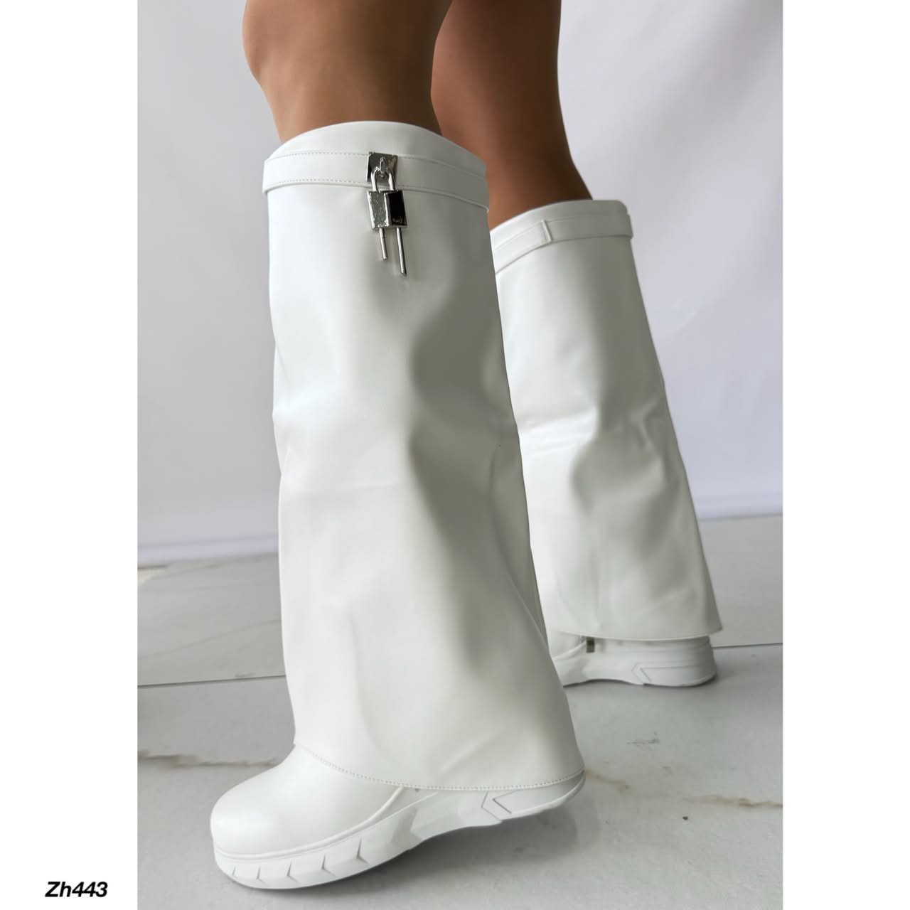 Bota caña alta blanco doblez detalle plateado tacon corrido 9cm  HX3090-C1481