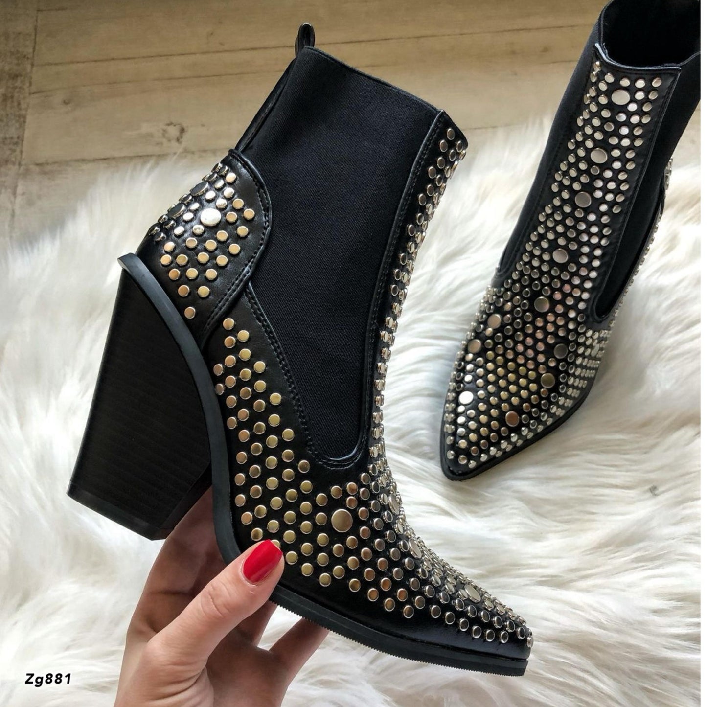 Botin negro apliques plateados resorte tacon 10cm  15757  C-14