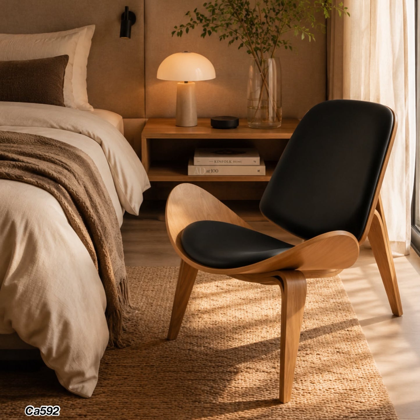 Silla de madera cojin negro  92cm* 80cm* 76cm